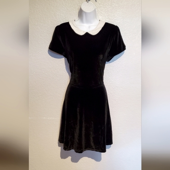 Hot Topic Black Velvet Dress With White Peter Pan Collar Size XL Stretchy Goth - Picture 6 of 9